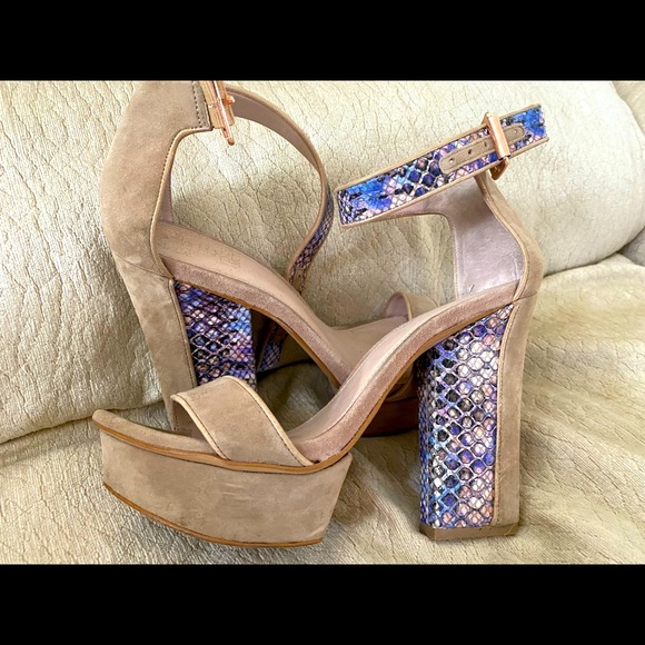 Glamorous iridescent snakeskin/suede high heel. - Picture 1 of 5